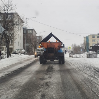 Дорожные службы города с приходом циклона работают в усиленном режиме 