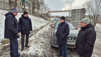 Глава города Евгений Беляев выехал на улицу Пономарева по обращениям жителей