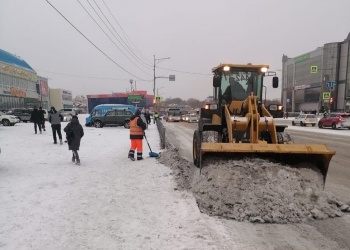 Дорожные службы устраняют последствия непогоды