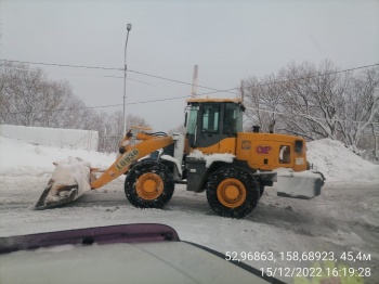 Дорожные службы продолжают работу, главная задача - расчистка пешеходных зон 