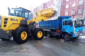 Коммунальные службы краевой столицы ведут борьбу с гололедом 